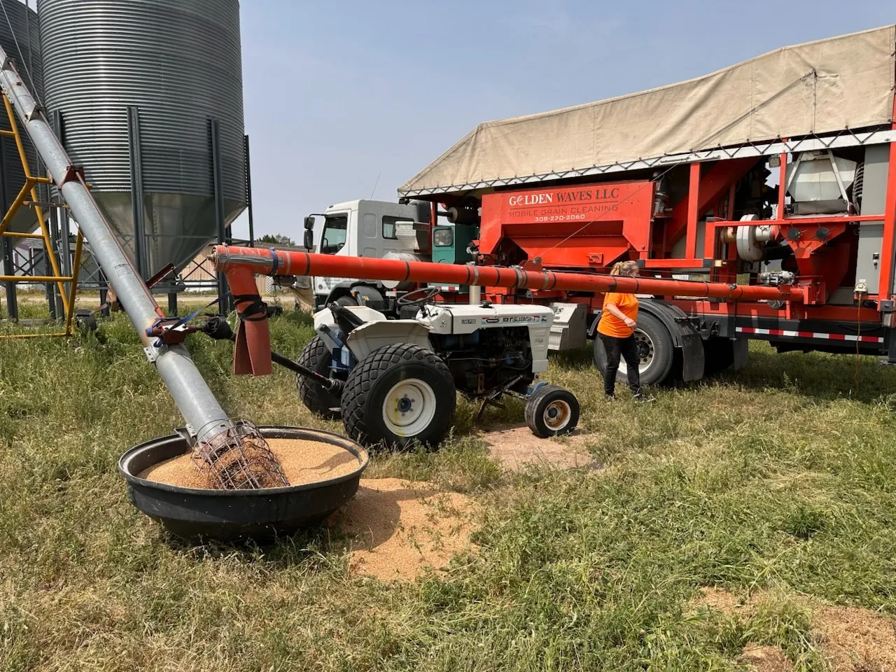 Gallery Image: Golden Waves llc Mobile Grain Cleaning